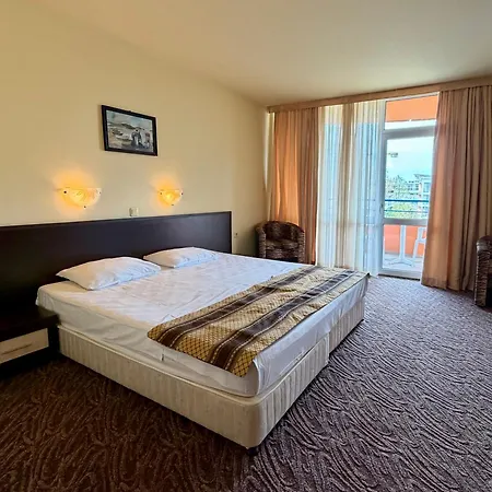 Amaris Hotel 3*