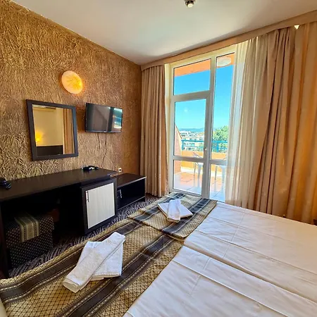 Amaris Hotel 3*