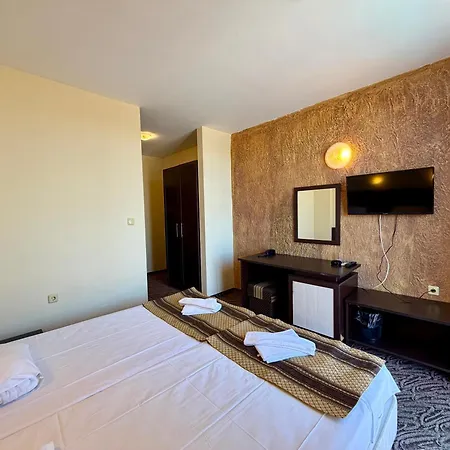 Amaris Hotel 3*